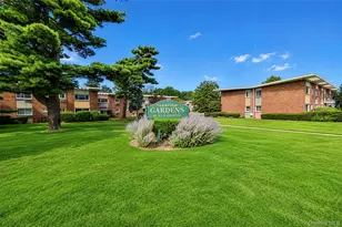 263 N Newbridge Rd, Levittown, NY 11756 - Photo 17