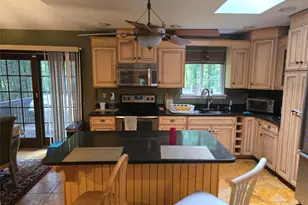 8 Kayleigh Dr, New Paltz, NY 12561 - Photo 3