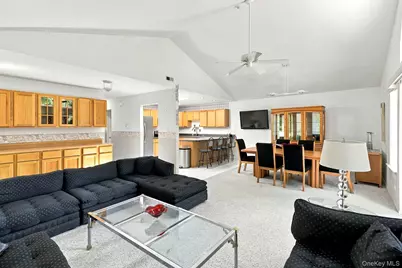 156 Farm House Court, Manorville, NY 11949 - Photo 5