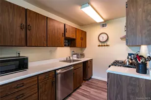 6 Knightsbridge, Poughkeepsie, NY 12603 - Photo 13