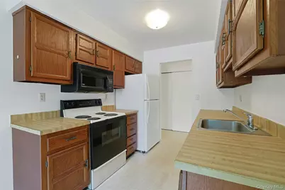 16 Foxwood Drive #8, Pleasantville, NY 10570 - Photo 13