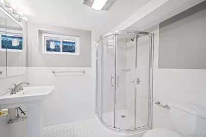 190 Albertson Place, Mineola, NY 11501 - Photo 19