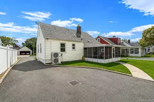 190 Albertson Pl, Mineola, NY 11501 - Photo 25