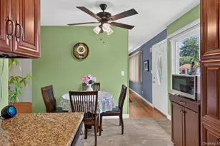 154 Park Ln, Massapequa, NY 11758 - Photo 5