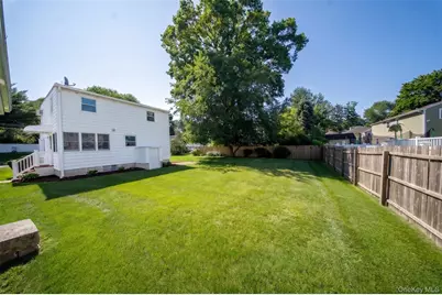 120 Aspen Road, Kings Park, NY 11754 - Photo 9