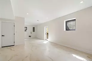 30 Hedge Ln, Westbury, NY 11590 - Photo 39