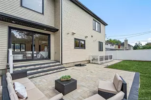 30 Hedge Ln, Westbury, NY 11590 - Photo 43