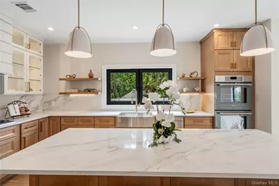 30 Hedge Lane, Westbury, NY 11590 - Photo 17