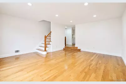 16 Fox Hunt Court, New York, NY 10301 - Photo 9