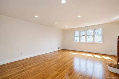 16 Fox Hunt Court, New York, NY 10301 - Photo 7