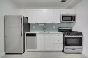838 Pelhamdale Rd, New Rochelle, NY 10801 - Photo 13