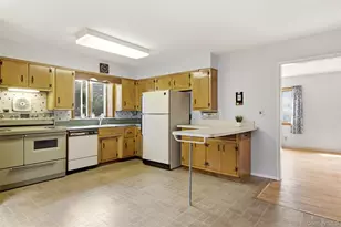 27 E 17th St, Huntington Station, NY 11746 - Photo 9