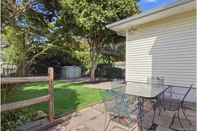 27 E 17th Street, Huntington Station, NY 11746 - Photo 23