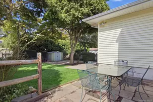 27 E 17th St, Huntington Station, NY 11746 - Photo 23