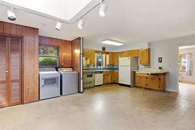 27 E 17th Street, Huntington Station, NY 11746 - Photo 7