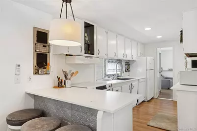 8 North Railroad Avenue, Jamesport, NY 11901 - Photo 5