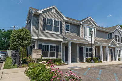 21 Robert Court Street, Amityville, NY 11701 - Photo 17