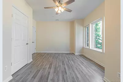 21 Robert Court Street, Amityville, NY 11701 - Photo 11