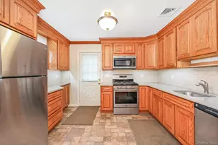 70 Prairie Ln, Lindenhurst, NY 11757 - Photo 5