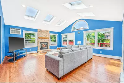 616 Pat Drive, West Islip, NY 11795 - Photo 9