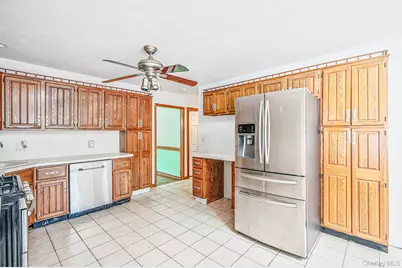 616 Pat Drive, West Islip, NY 11795 - Photo 19