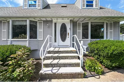 616 Pat Drive, West Islip, NY 11795 - Photo 5