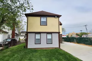 21 Nassau Pl, Hempstead, NY 11550 - Photo 5