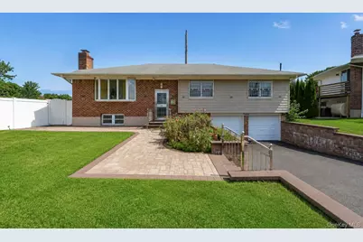 12 Hilton Court, Hicksville, NY 11801 - Photo 23