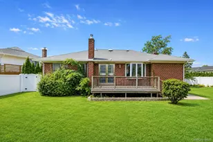 12 Hilton Ct, Hicksville, NY 11801 - Photo 3