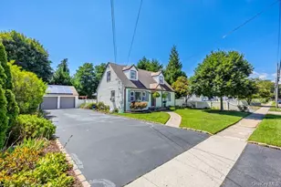22 Maple Dr, Amityville, NY 11701 - Photo 3
