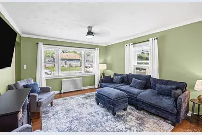 22 Maple Drive, Amityville, NY 11701 - Photo 7
