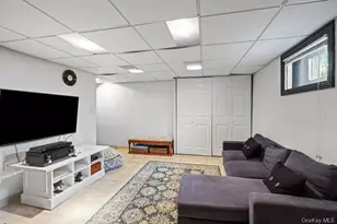 22 Maple Dr, Amityville, NY 11701 - Photo 29