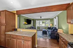 22 Maple Dr, Amityville, NY 11701 - Photo 9