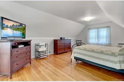 26919 81st Avenue, New Hyde Park, NY 11040 - Photo 21