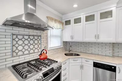 26919 81st Avenue, New Hyde Park, NY 11040 - Photo 11