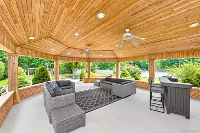 88 Dix Highway, Dix Hills, NY 11746 - Photo 23