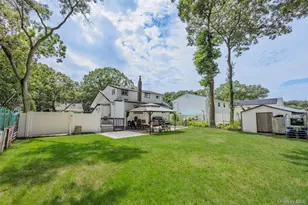 65 Carr Ln, Coram, NY 11727 - Photo 23