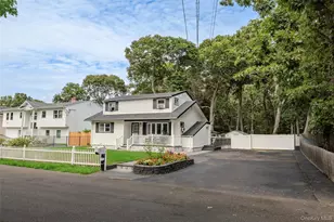 65 Carr Ln, Coram, NY 11727 - Photo 3
