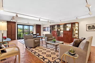 12 Bond Street #4D, Great Neck, NY 11021 - Photo 1