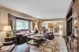 14 Tree Hollow Ln, Dix Hills, NY 11746 - Photo 23