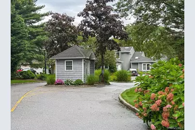 38 Larkspur Lane, Commack, NY 11725 - Photo 17