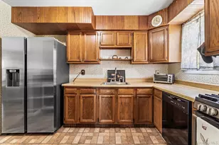 1320 Pine Acres Blvd, Bay Shore, NY 11706 - Photo 11