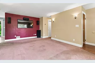 3905 Clove Court, Seaford, NY 11783 - Photo 9