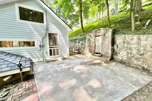 8 Anton Pl, Lake Peekskill, NY 10537 - Photo 9