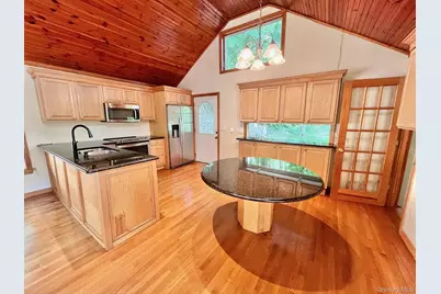 8 Anton Place, Lake Peekskill, NY 10537 - Photo 3