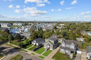 109 Laurel St, Patchogue, NY 11772 - Photo 3