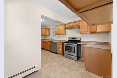 109 Laurel Street, Patchogue, NY 11772 - Photo 15