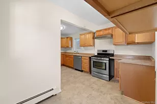 109 Laurel St, Patchogue, NY 11772 - Photo 15