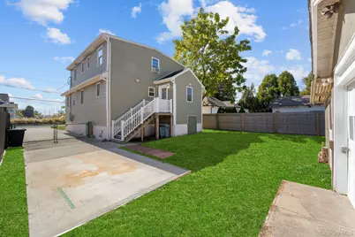 109 Laurel Street, Patchogue, NY 11772 - Photo 35