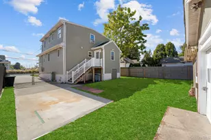 109 Laurel St, Patchogue, NY 11772 - Photo 35